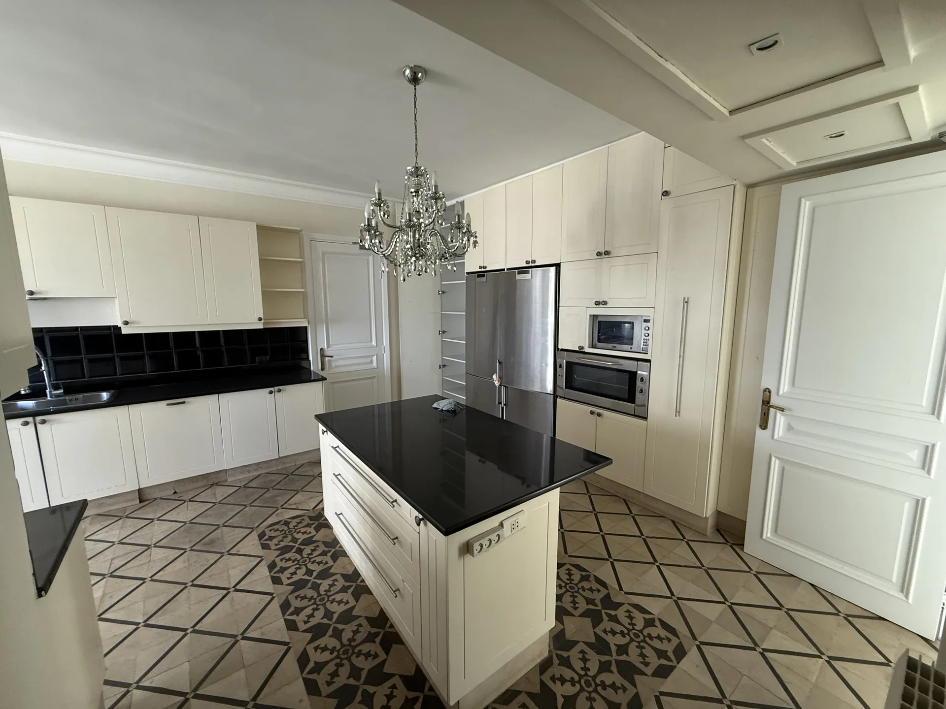 Apartment for Sale in Caree d'or, Achrafieh, Beirut, Lebanon — الصورة 8
