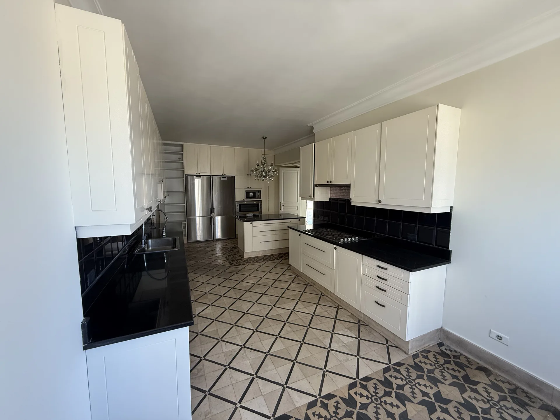 Apartment for Sale in Caree d'or, Achrafieh, Beirut, Lebanon — الصورة 7