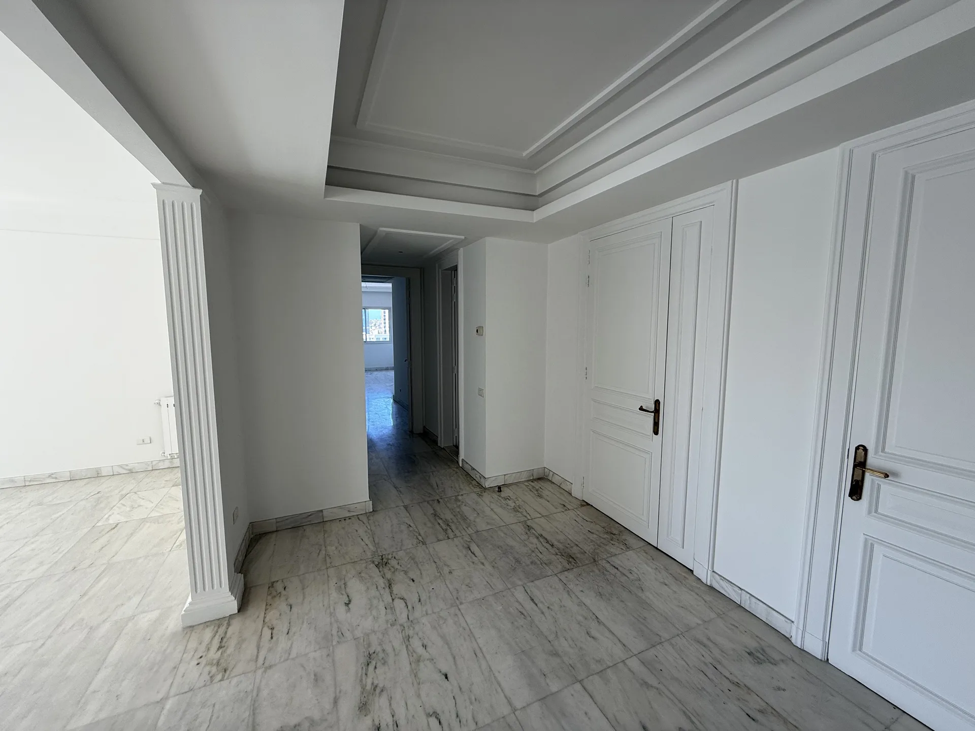 Apartment for Sale in Caree d'or, Achrafieh, Beirut, Lebanon — الصورة 9