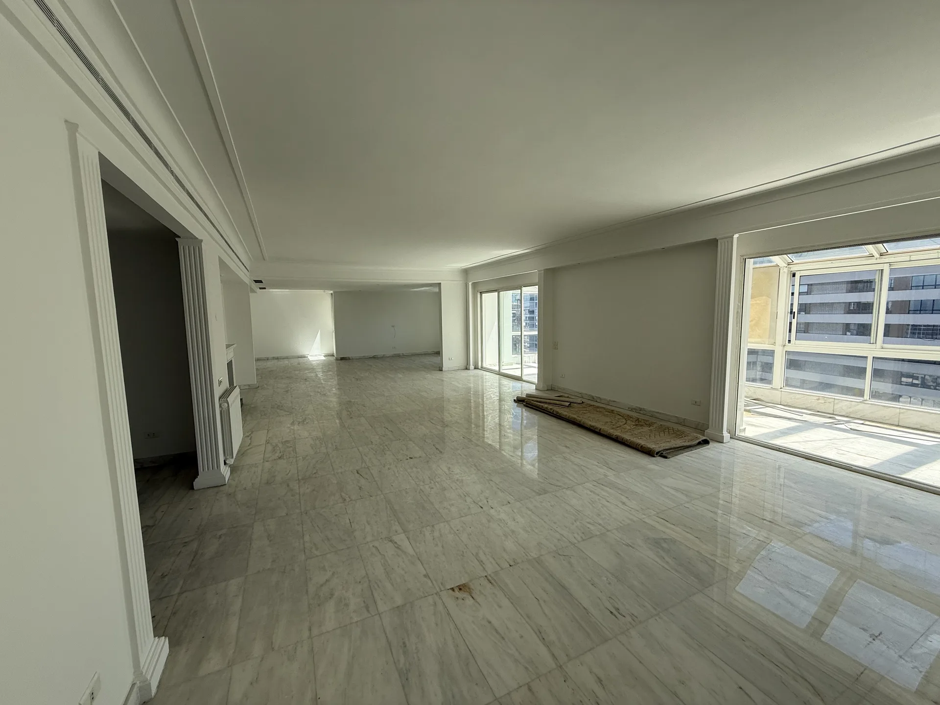 Apartment for Sale in Caree d'or, Achrafieh, Beirut, Lebanon — الصورة 5