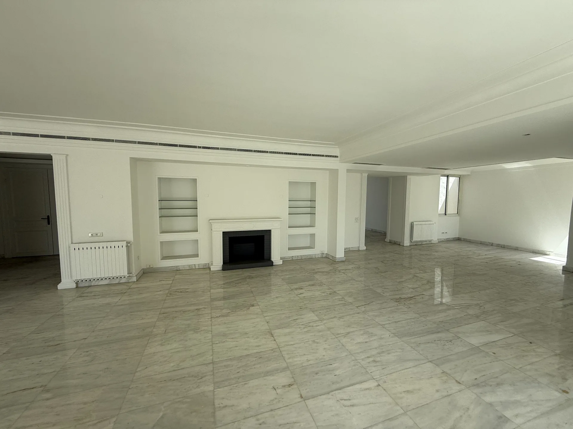Apartment for Sale in Caree d'or, Achrafieh, Beirut, Lebanon — الصورة 3
