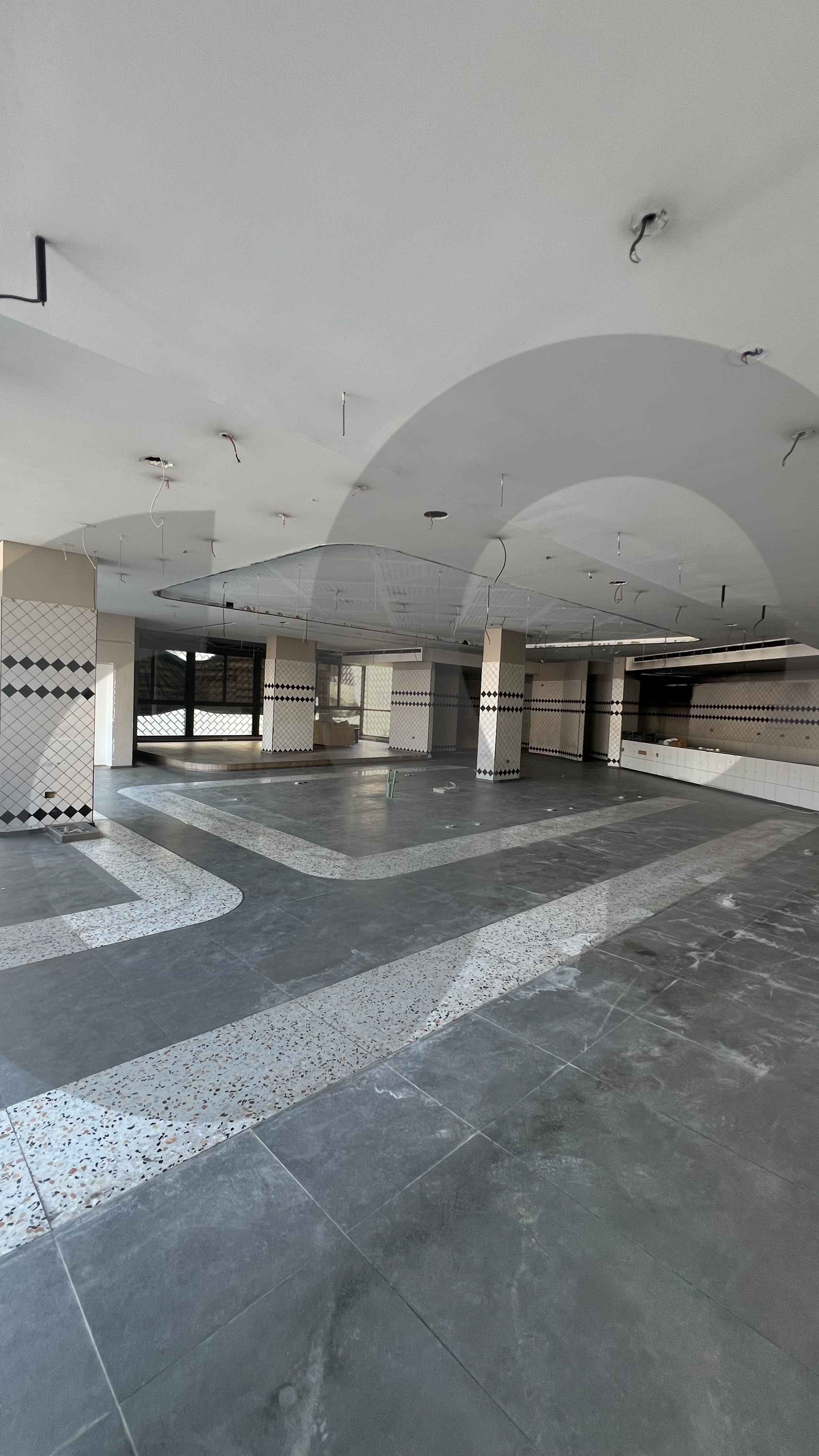 Showroom/Dbaye / prime location — الصورة 2