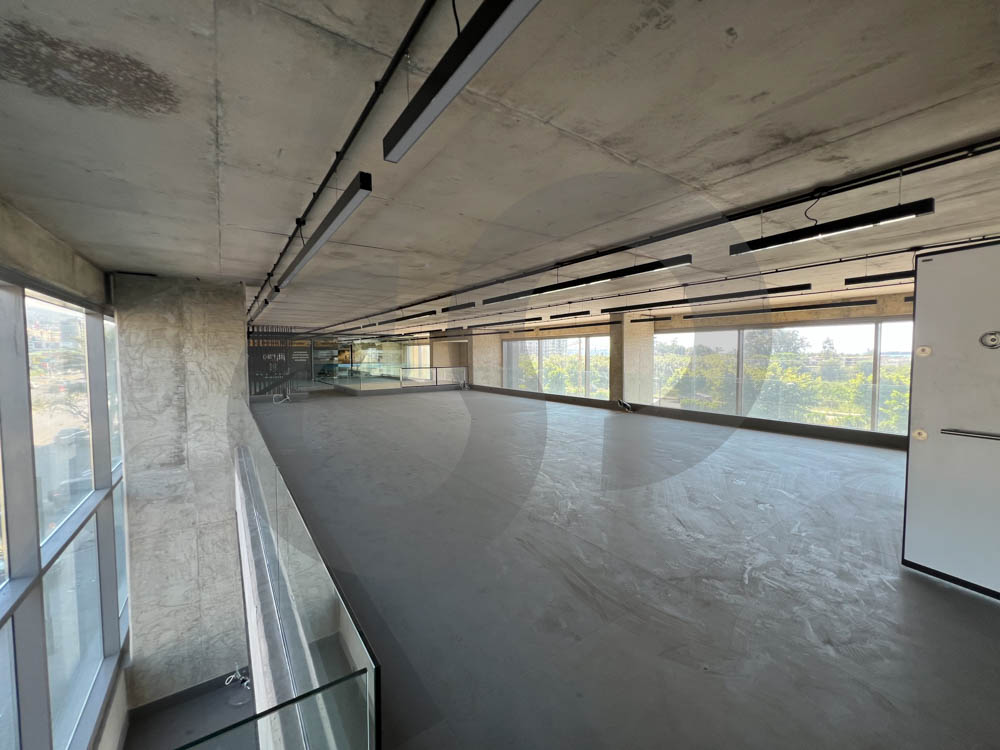 Premium Retail/Showroom Space in Dbayeh – Prime Location & Open Layout — الصورة 2