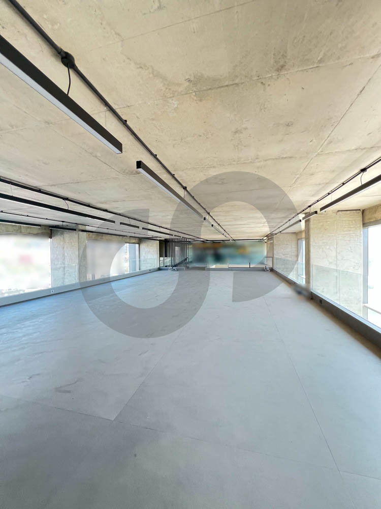 Premium Retail/Showroom Space in Dbayeh – Prime Location & Open Layout — الصورة 3