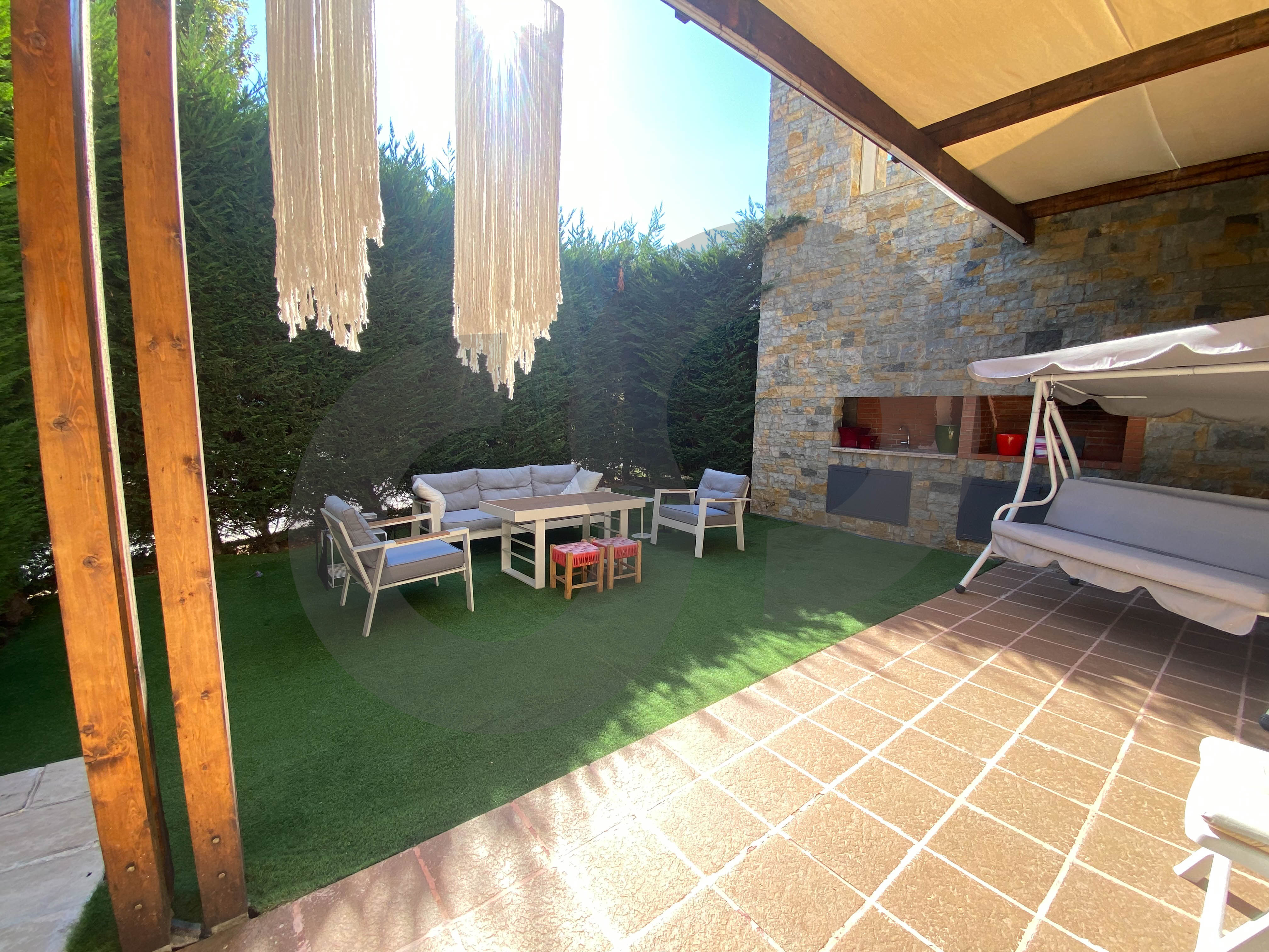 Discover this beautiful fully furnished and equipped villa for sale in Ehden — الصورة 2