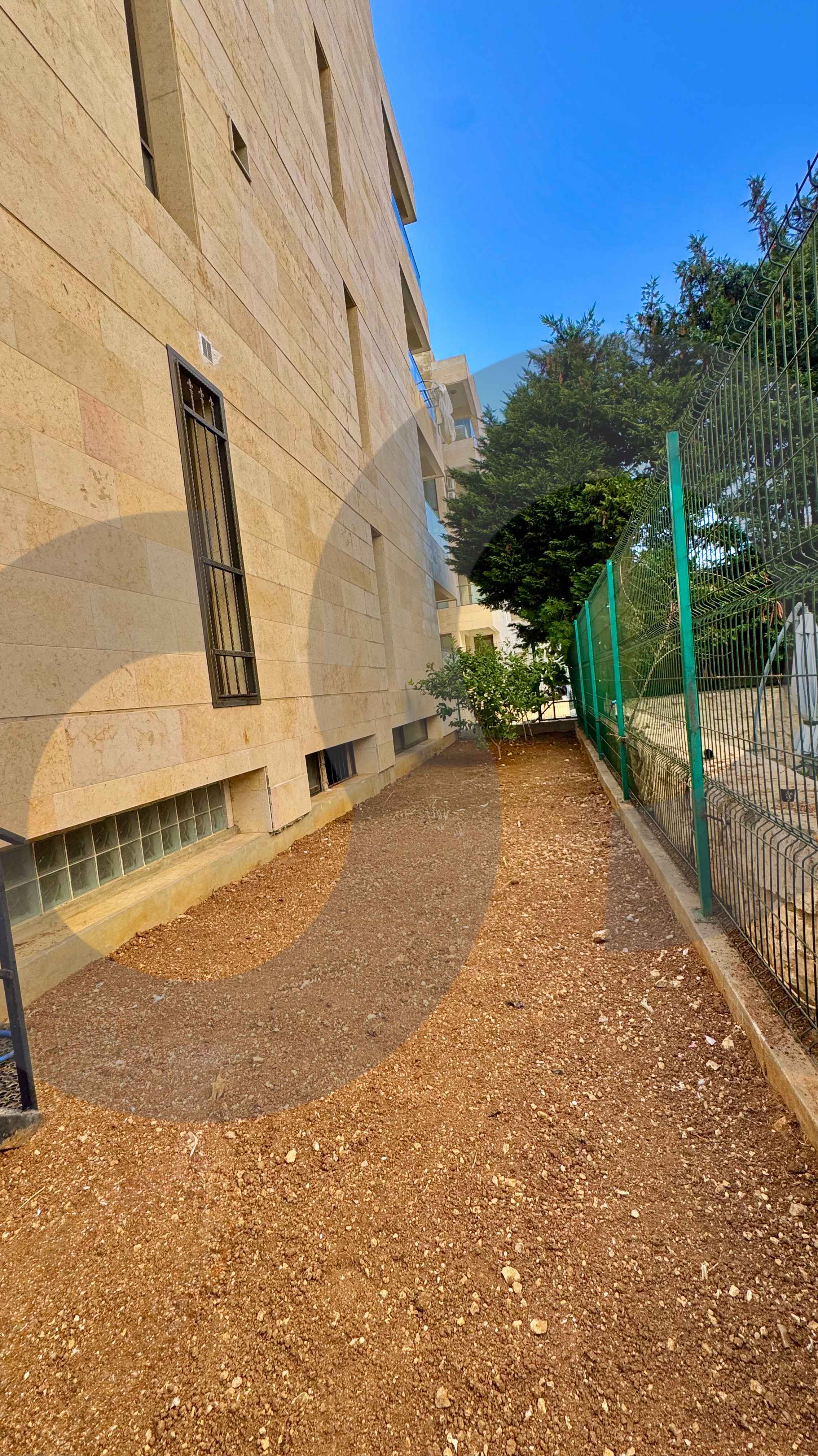 Calm and selective neighborhood/semi-furnished/ Kartaboun – Jbeil — الصورة 3