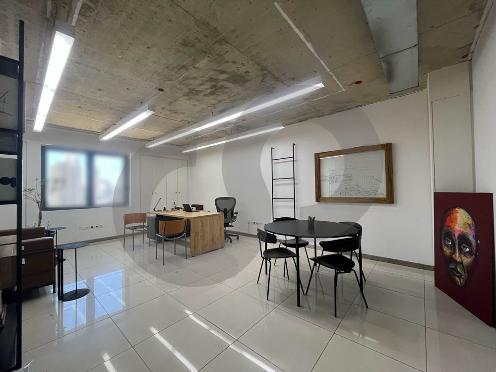 PRIME LOCATION, OFFICE FOR SALE, ACHRAFIEH-BEIRUT — الصورة 3