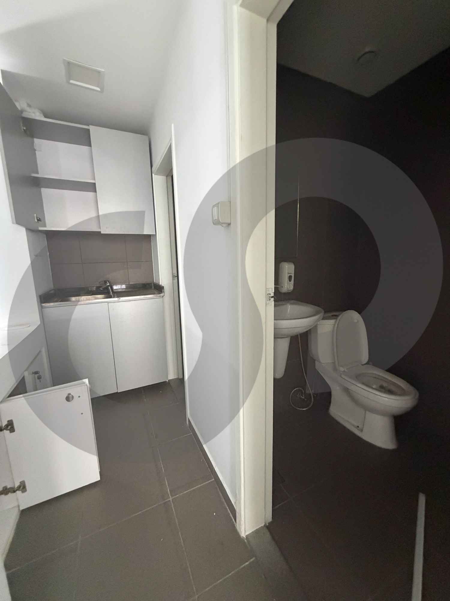 RENTAL OFFICE/DBAYEH,METN /PRIME LOCATION/suitable for various types of businesses — الصورة 2