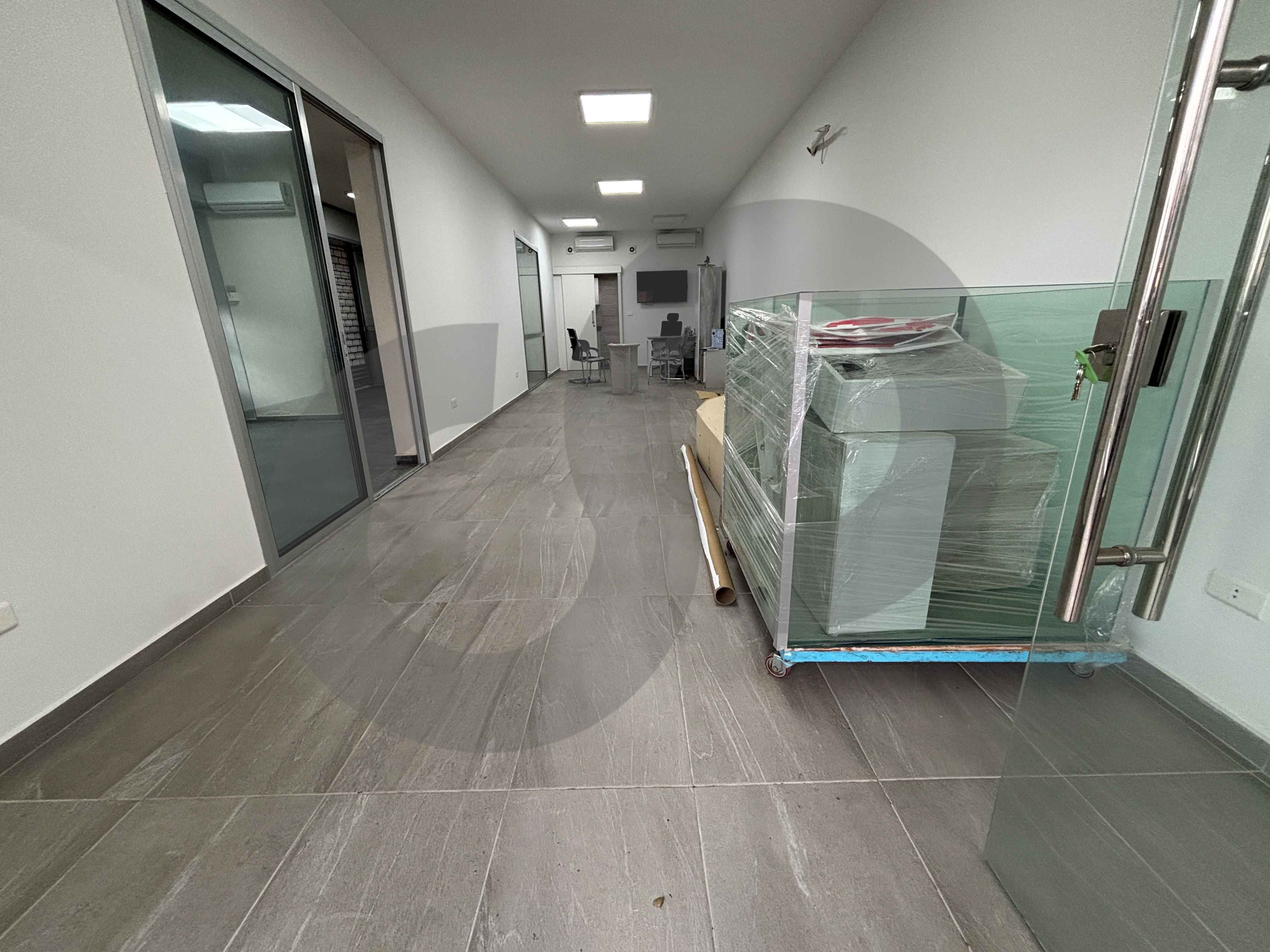 Shop for rent in Dbayeh /Fully Decorated ! — الصورة 3