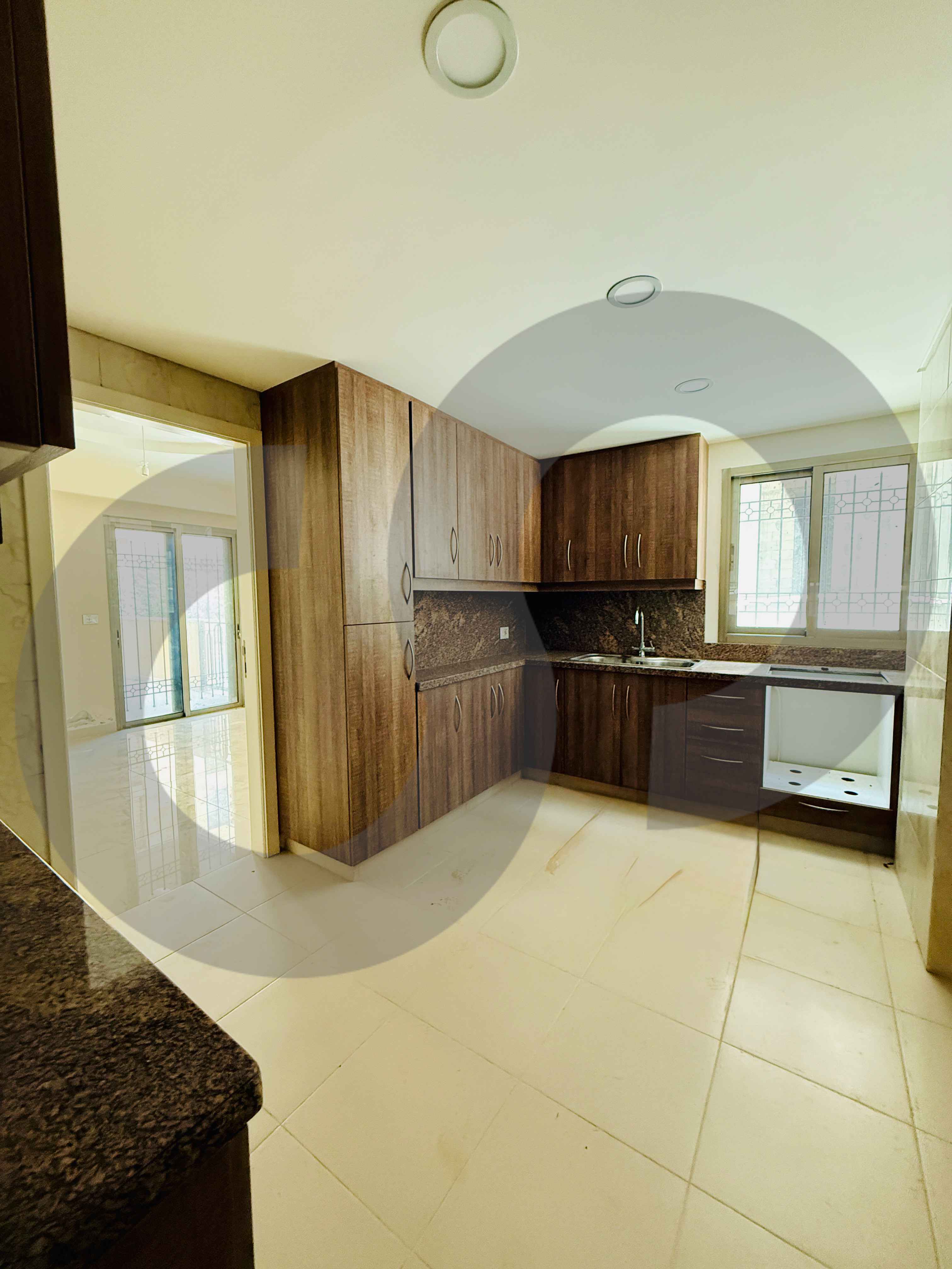 Terrace - super prime location - Haret Sakher- ! — الصورة 3