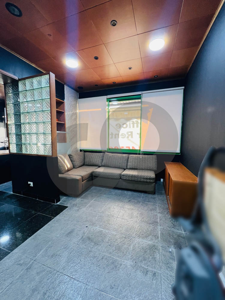 well-maintained 50 sqm office/prime location/Near Highway/KFAR HBAB, KESEROUAN — الصورة 3