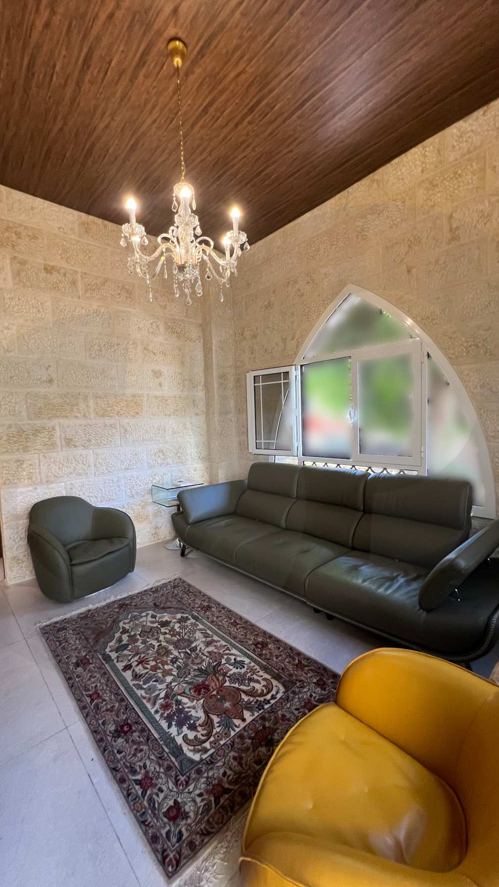 NEWLY RENOVATED,FULLY FURNISHED IN MATEN Awkar — الصورة 2