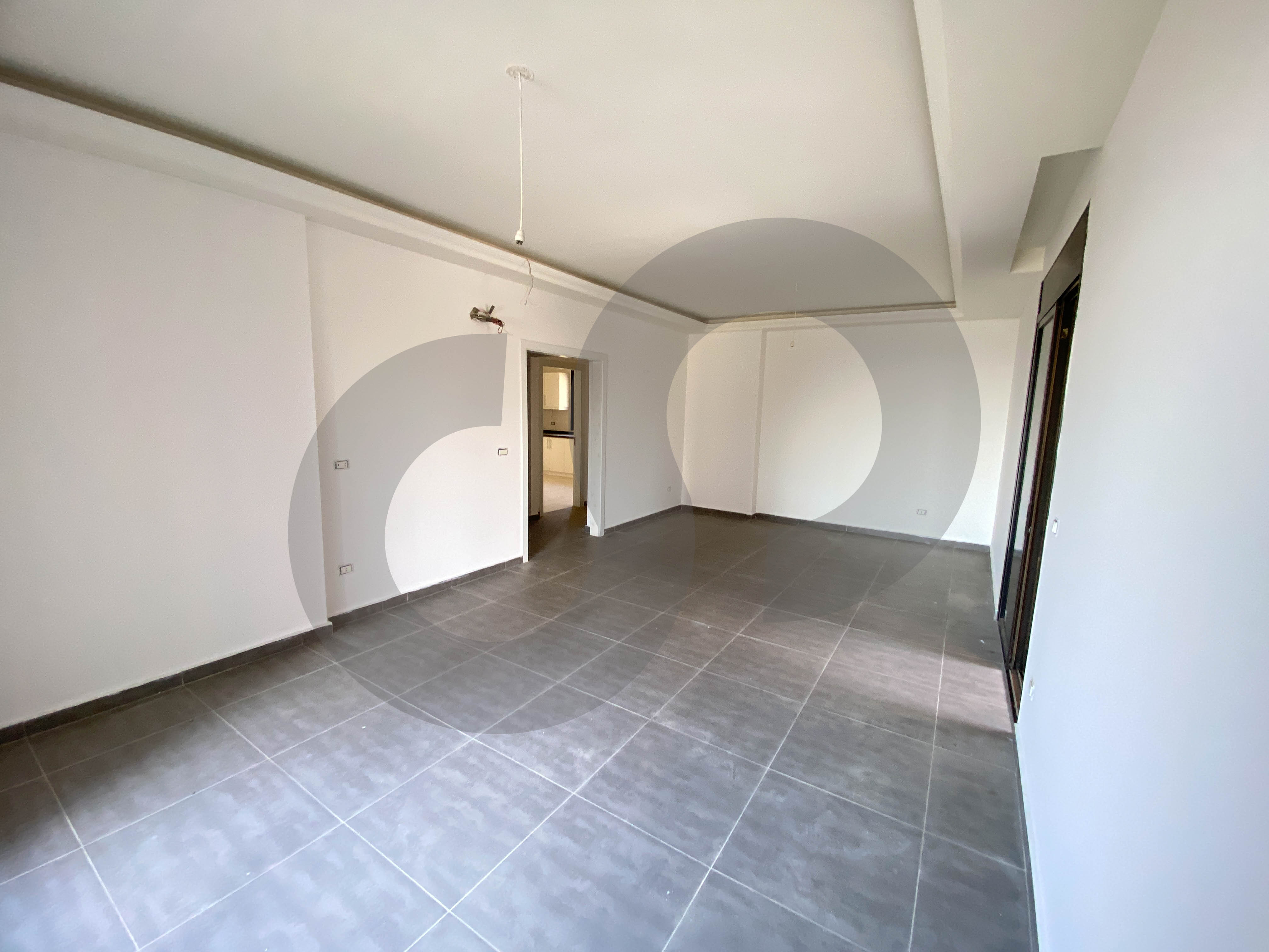 Bright and Spacious 145 SQM Apartment for sale in Victoria Residence compound — الصورة 2