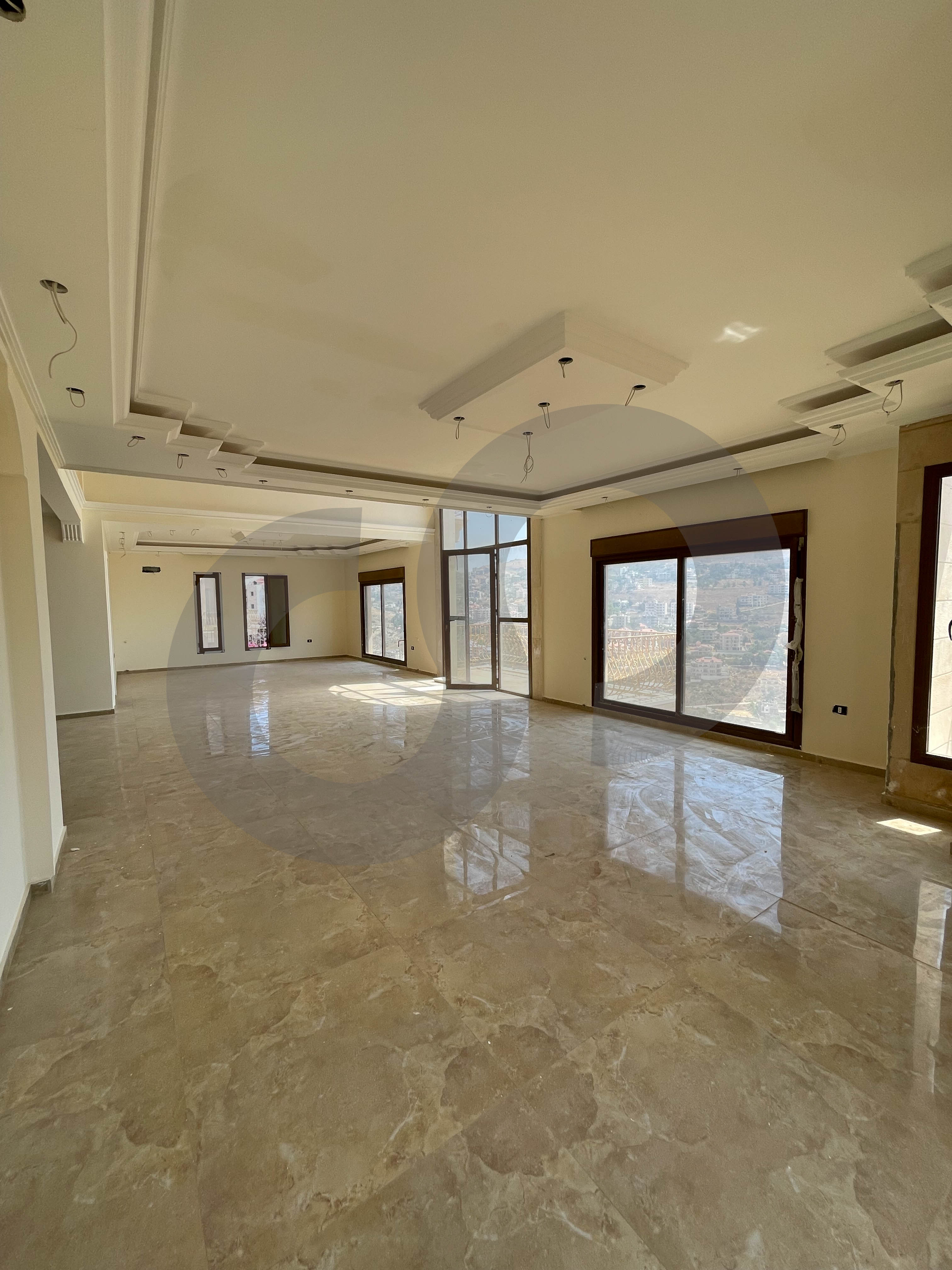 A charming villa for sale |1200 sqm Land Area in Rwaysat — الصورة 3