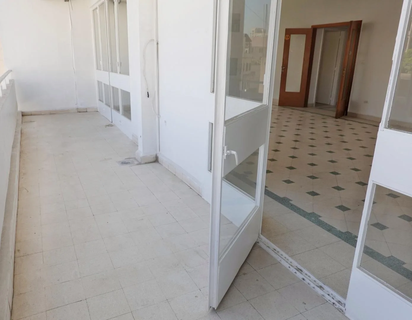 Apartment for Rent or Sale in Furn El Chebbak — الصورة 4