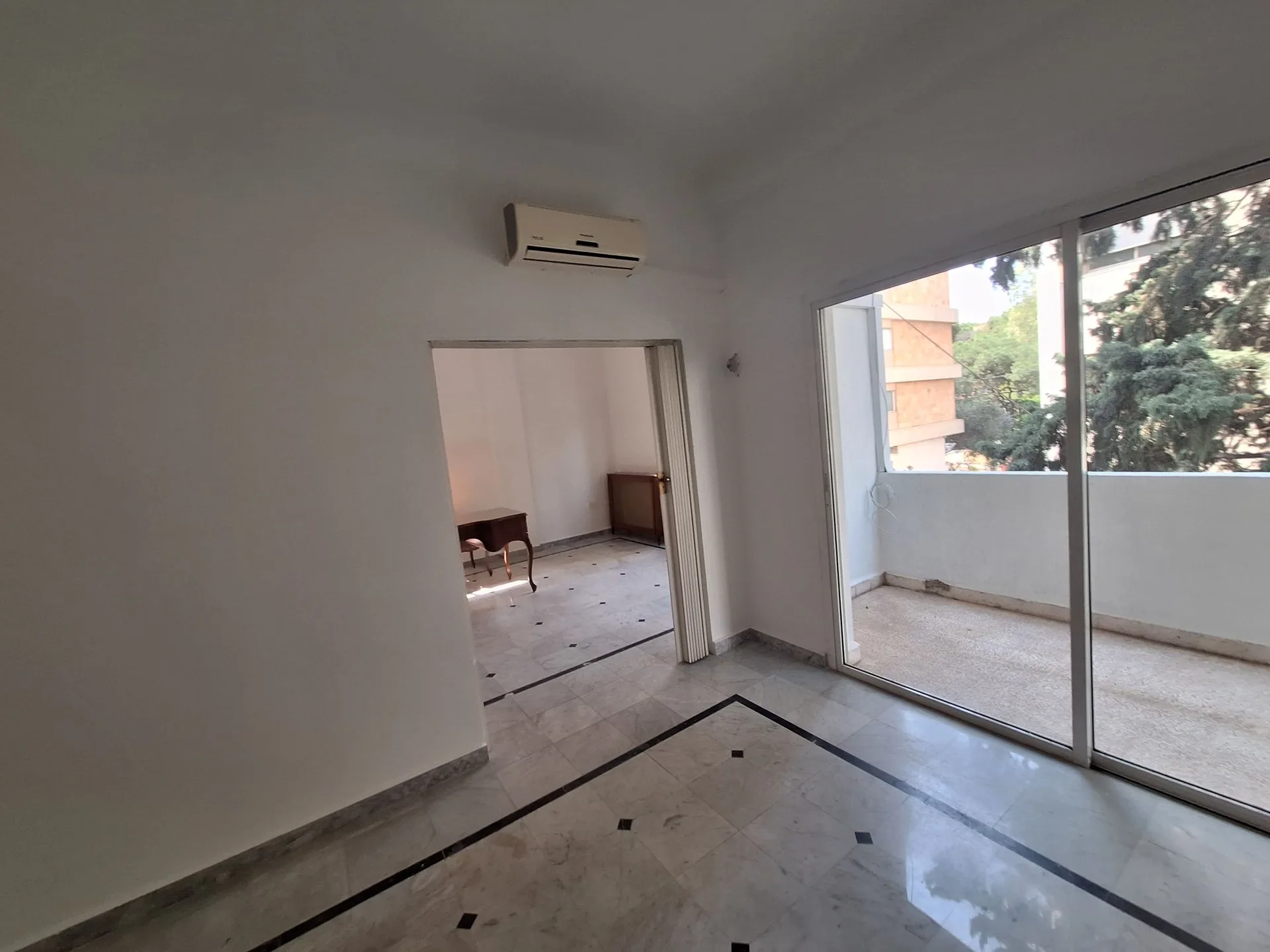 Spacious Office for Rent in Sin El Fil — الصورة 2