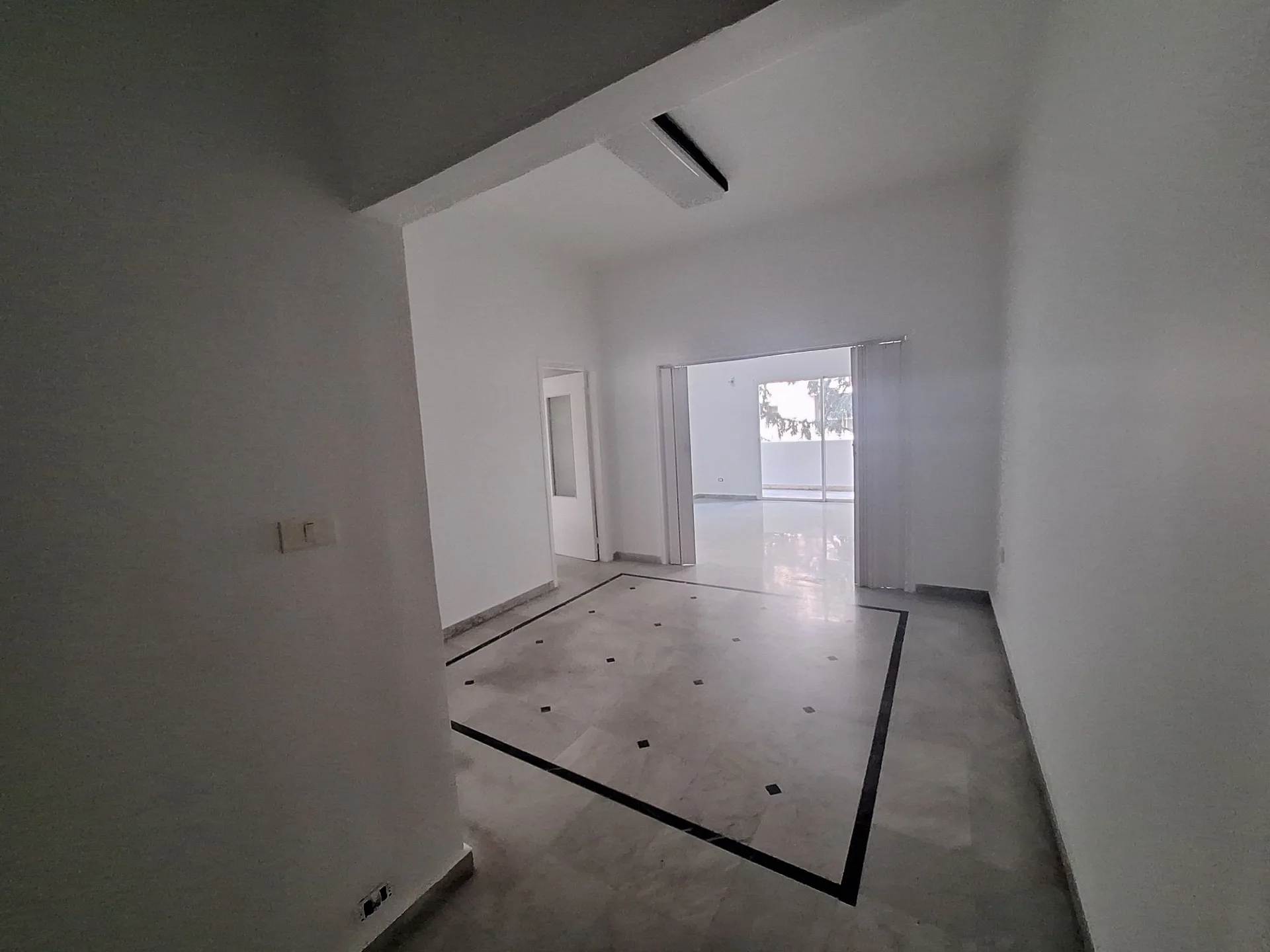 Spacious Office for Rent in Sin El Fil — الصورة 4
