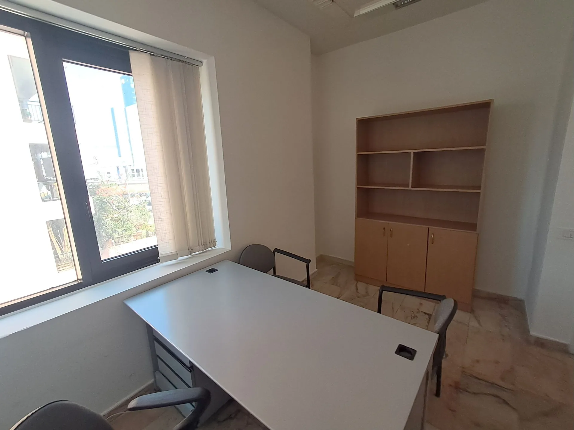 Furnished Office for Rent – Sin El Fil — الصورة 5