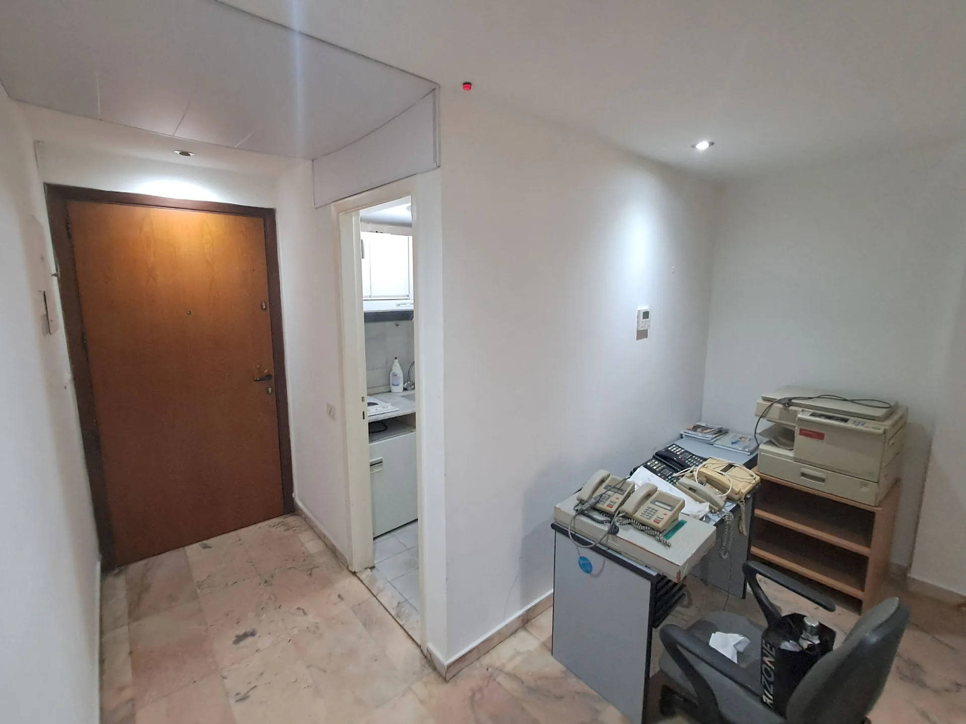 Furnished Office for Rent – Sin El Fil — الصورة 4