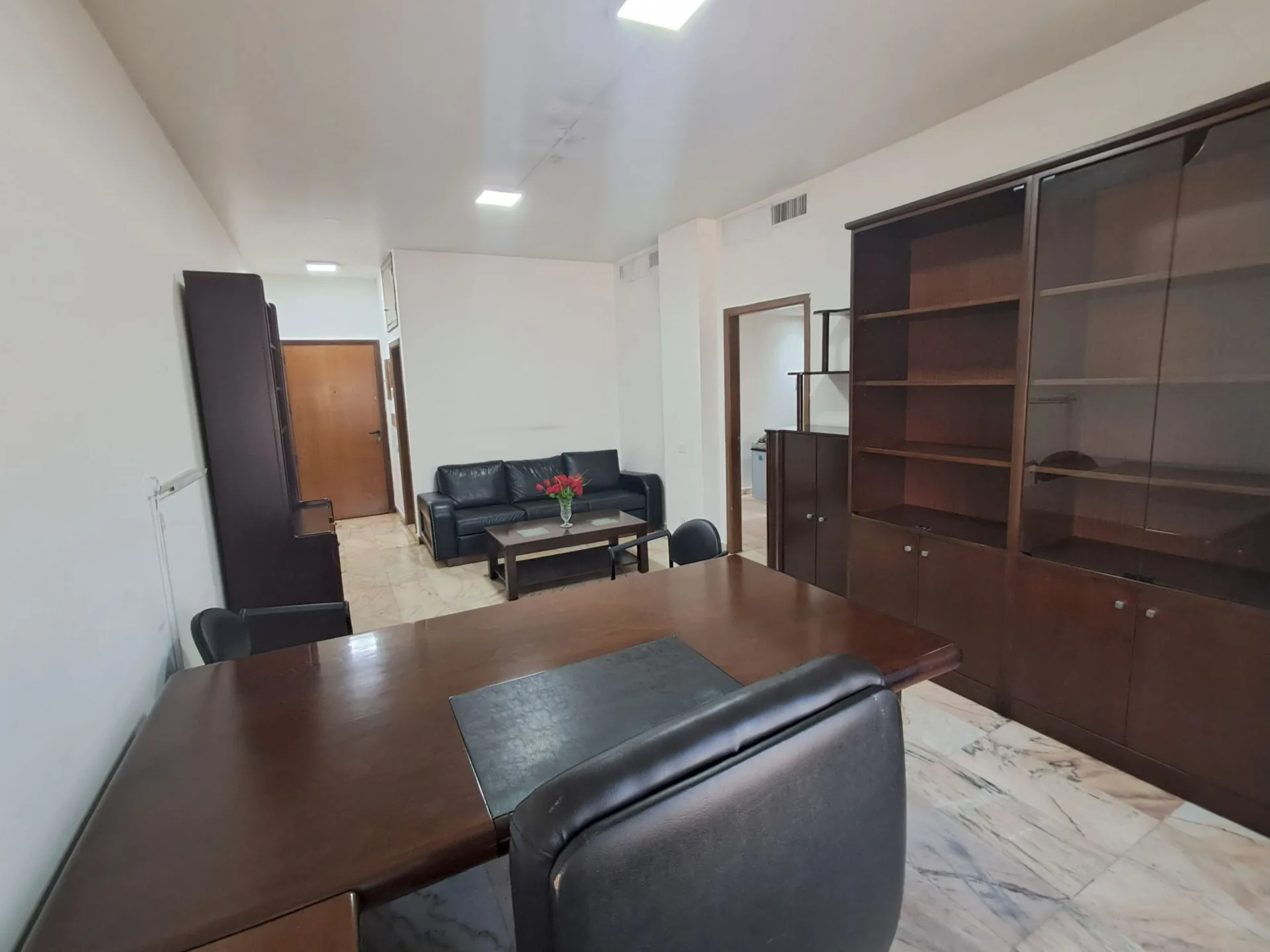 Furnished Office for Rent – Sin El Fil — الصورة 2