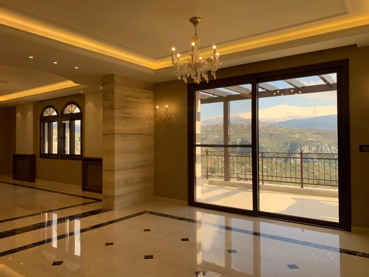 Super Deluxe Decorated Apartment for Sale in Kleiat