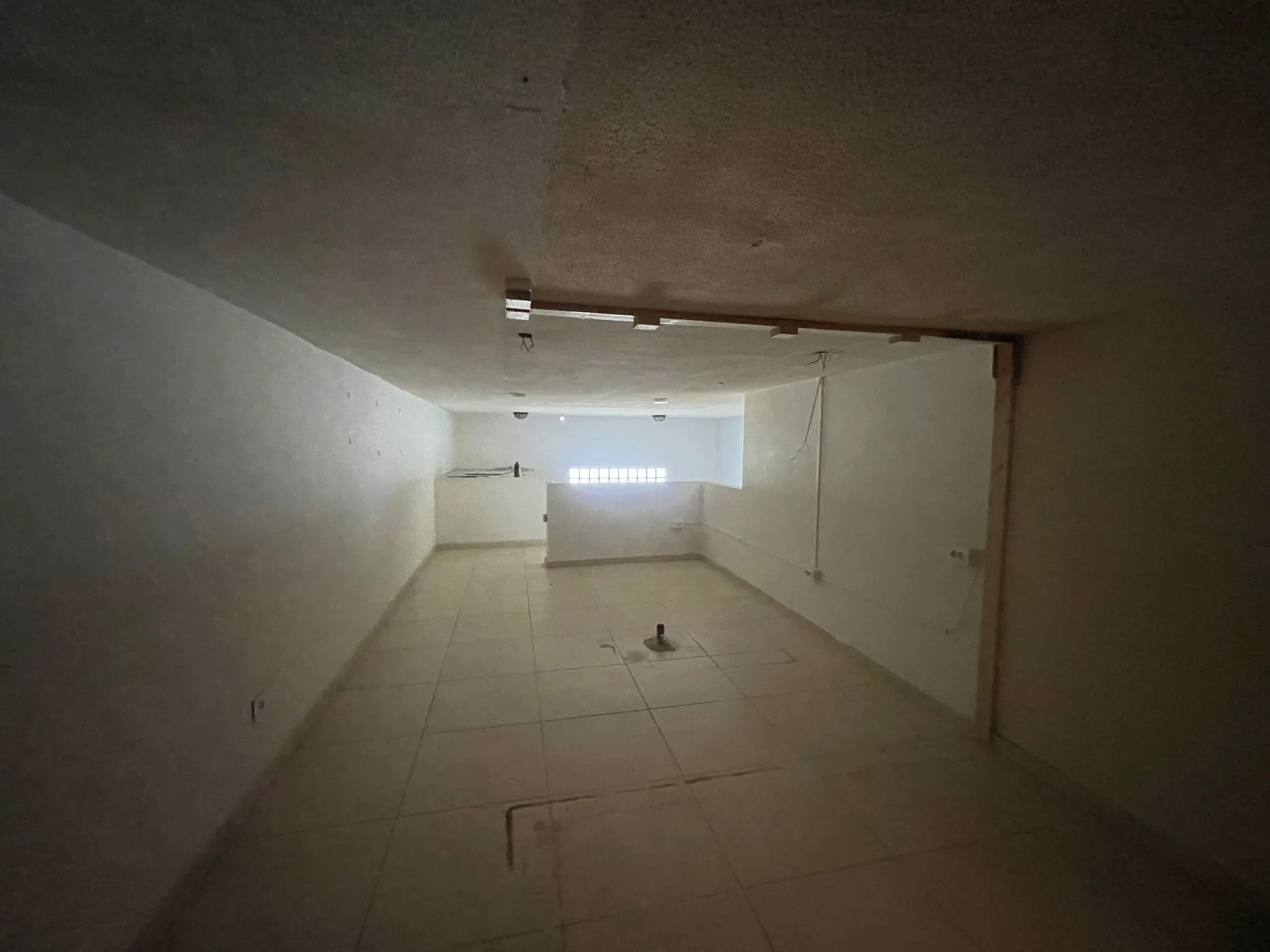 Shop for Rent in Kfarhbab – 200 sqm — الصورة 4