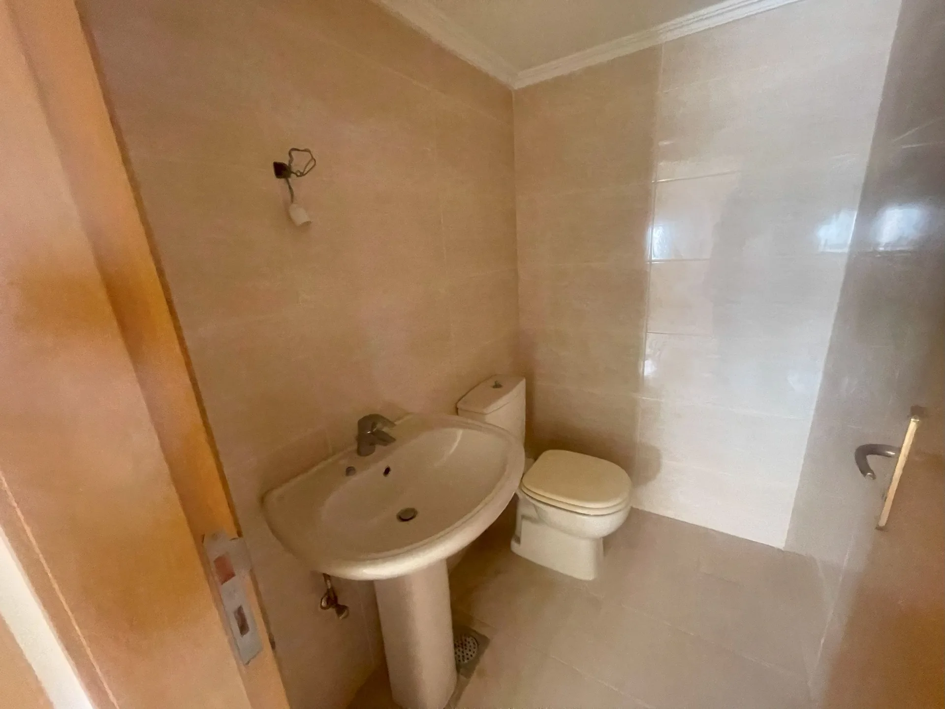 Spacious Apartment for Sale in Haret Sakher — الصورة 5