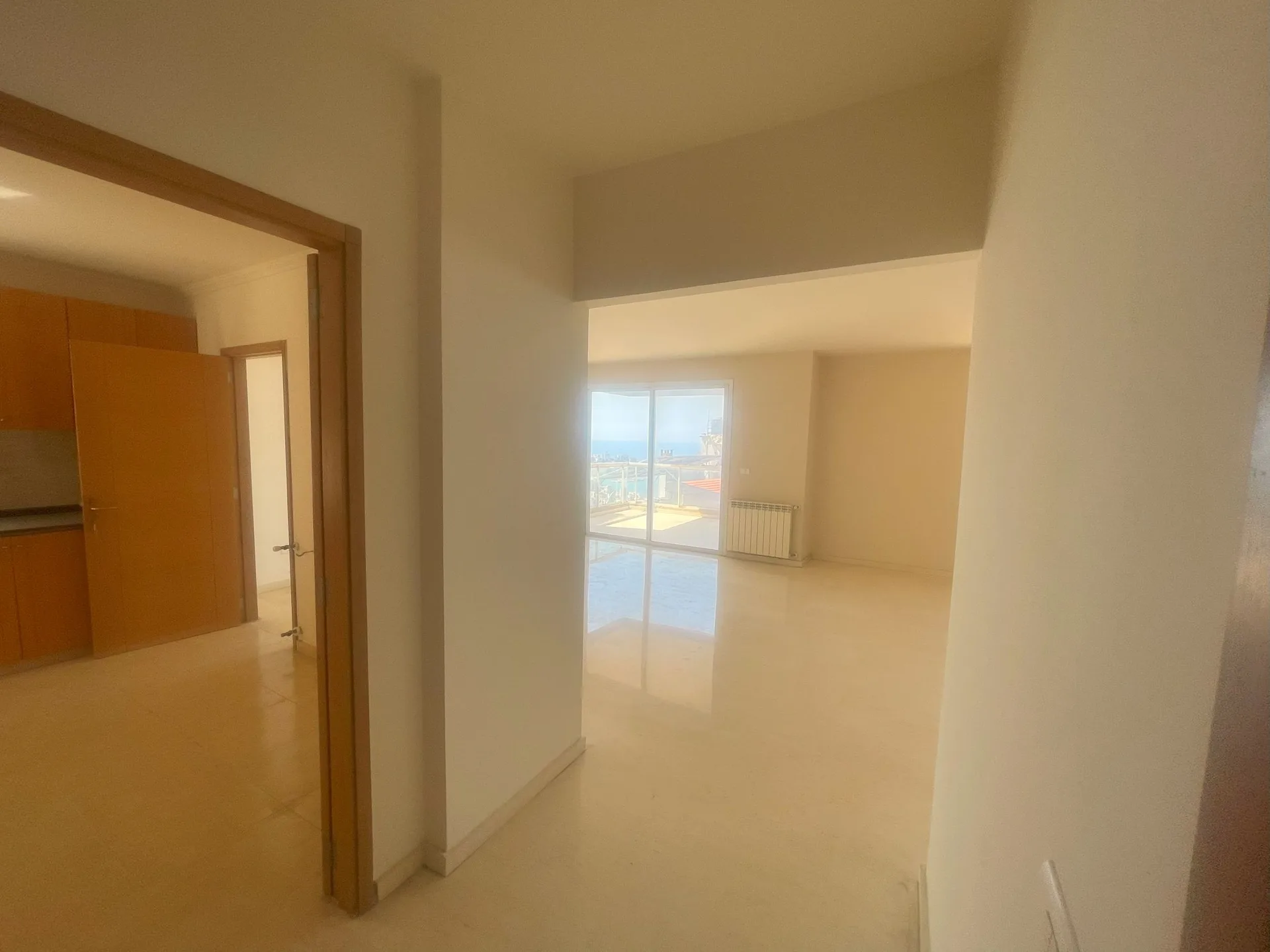 Spacious Apartment for Sale in Haret Sakher — الصورة 2