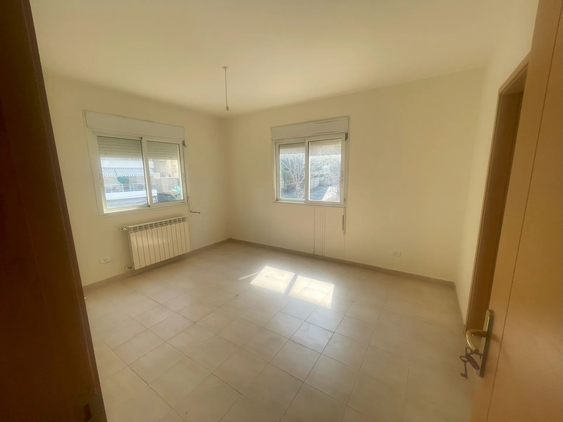 Spacious Apartment for Sale in Haret Sakher — الصورة 4