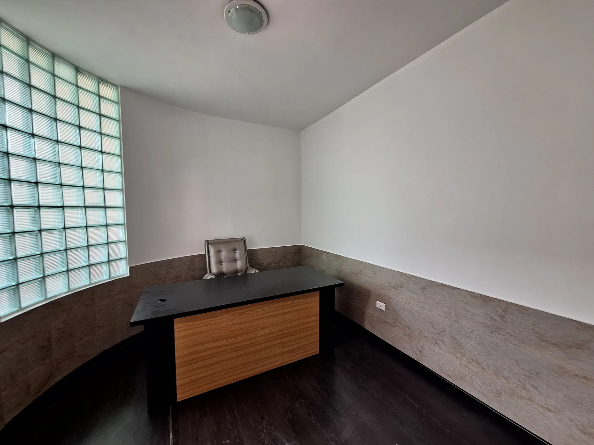Office for Rent in Zouk Mosbeh — الصورة 2