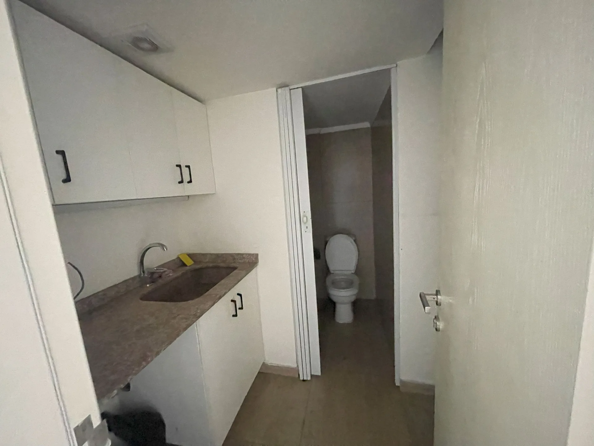 Spacious Office for Rent in Halate — الصورة 5