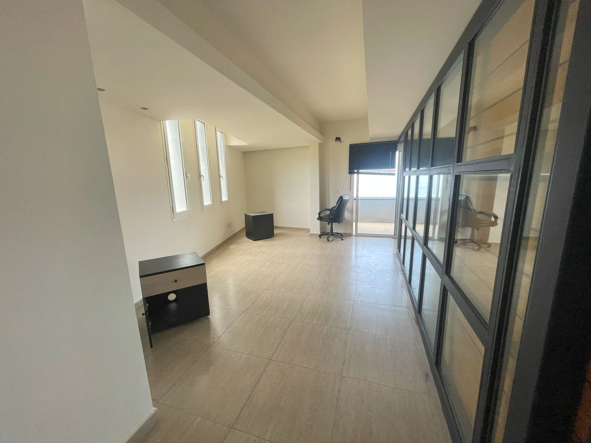 Spacious Office for Rent in Halate — الصورة 2