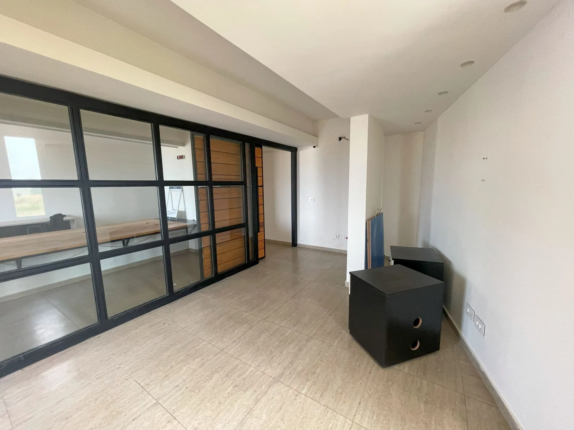 Spacious Office for Rent in Halate — الصورة 4