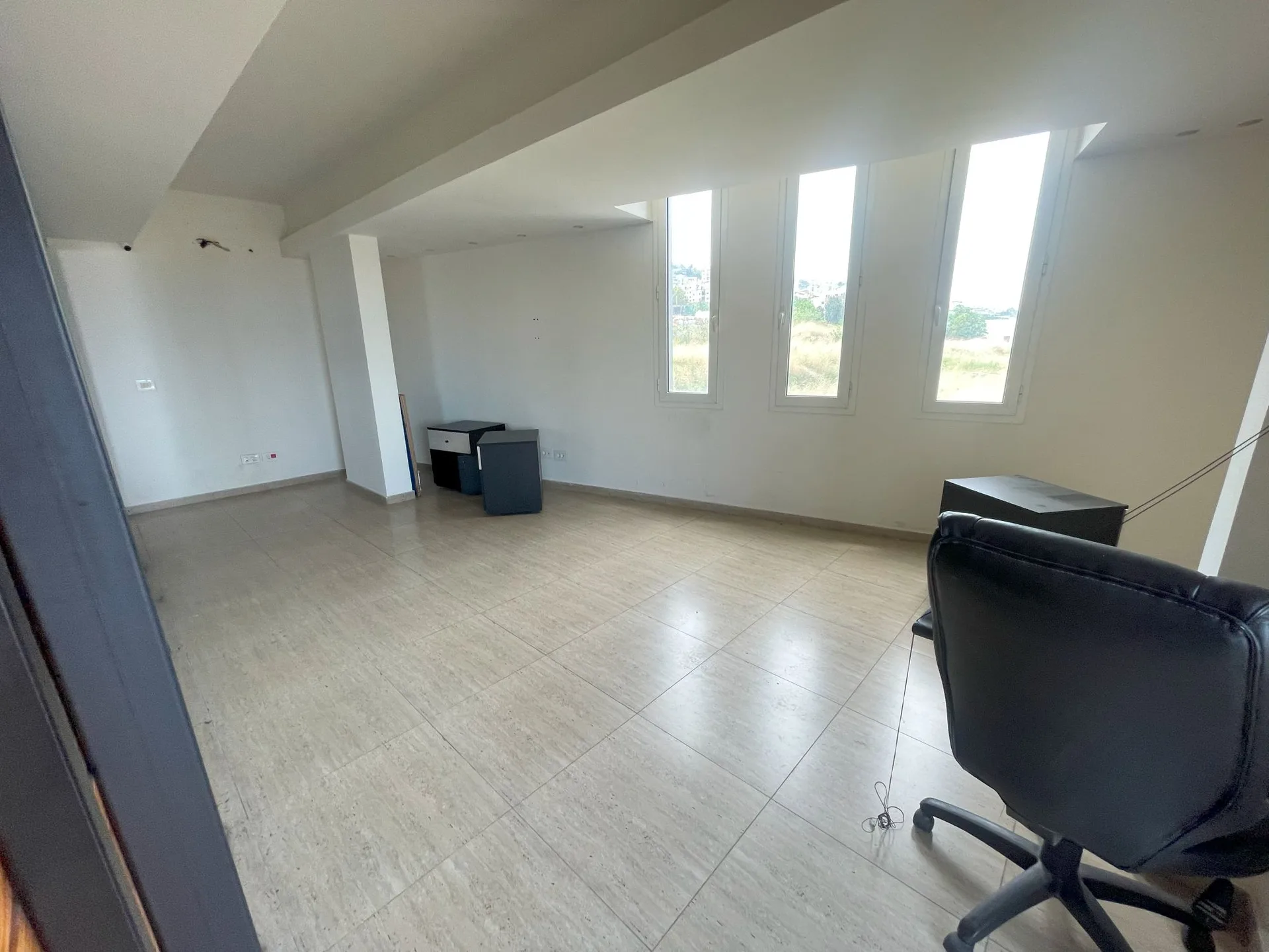 Spacious Office for Rent in Halate — الصورة 3