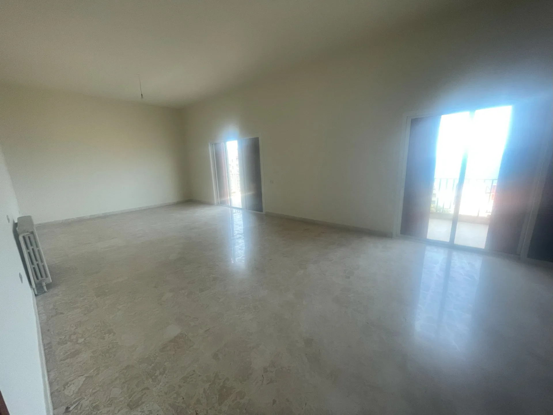 Spacious Apartment for Rent in Haret Sakher — الصورة 3