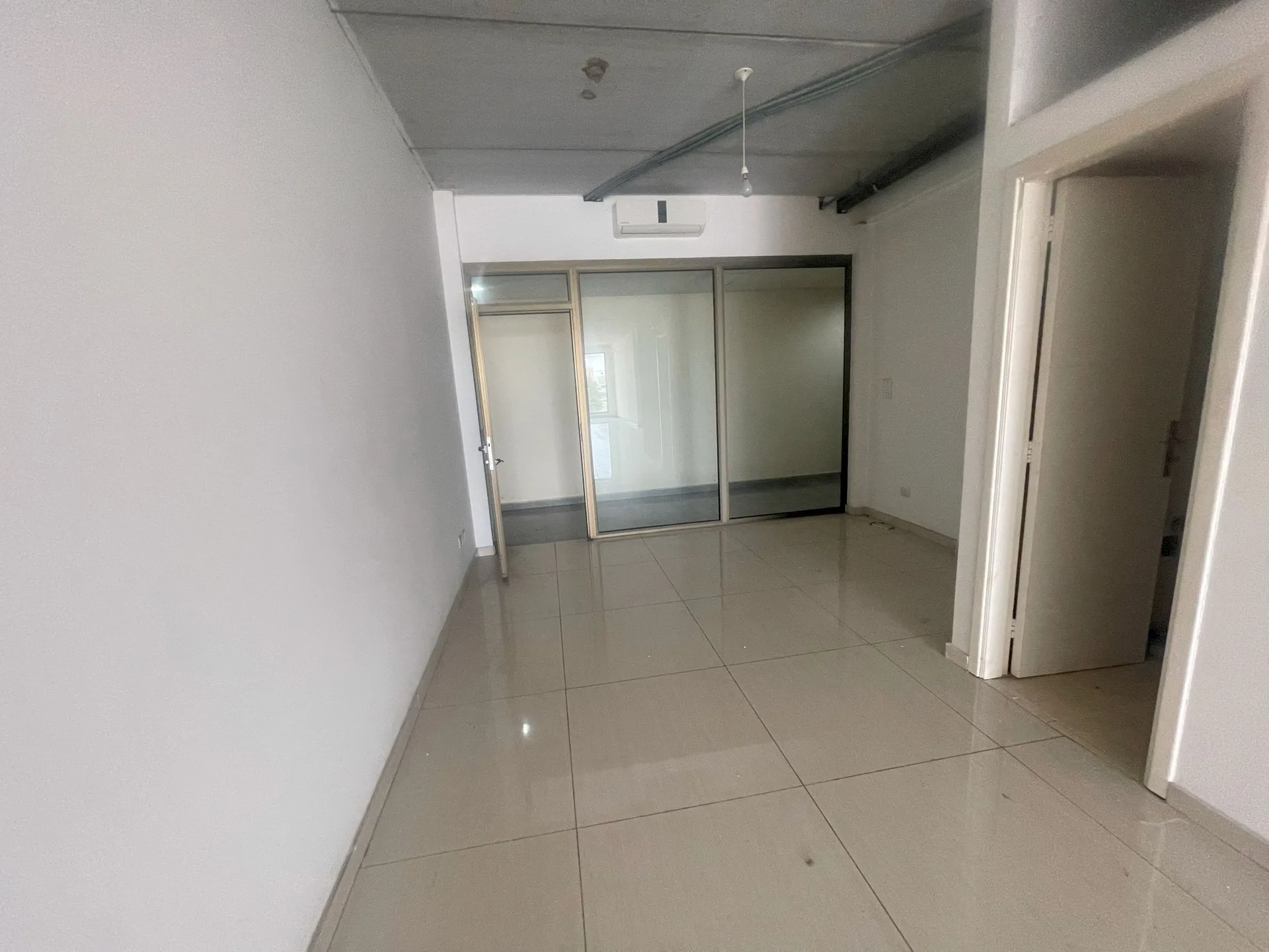 Shop/Office for Rent on Ghazir Highway – Prime Location — الصورة 3