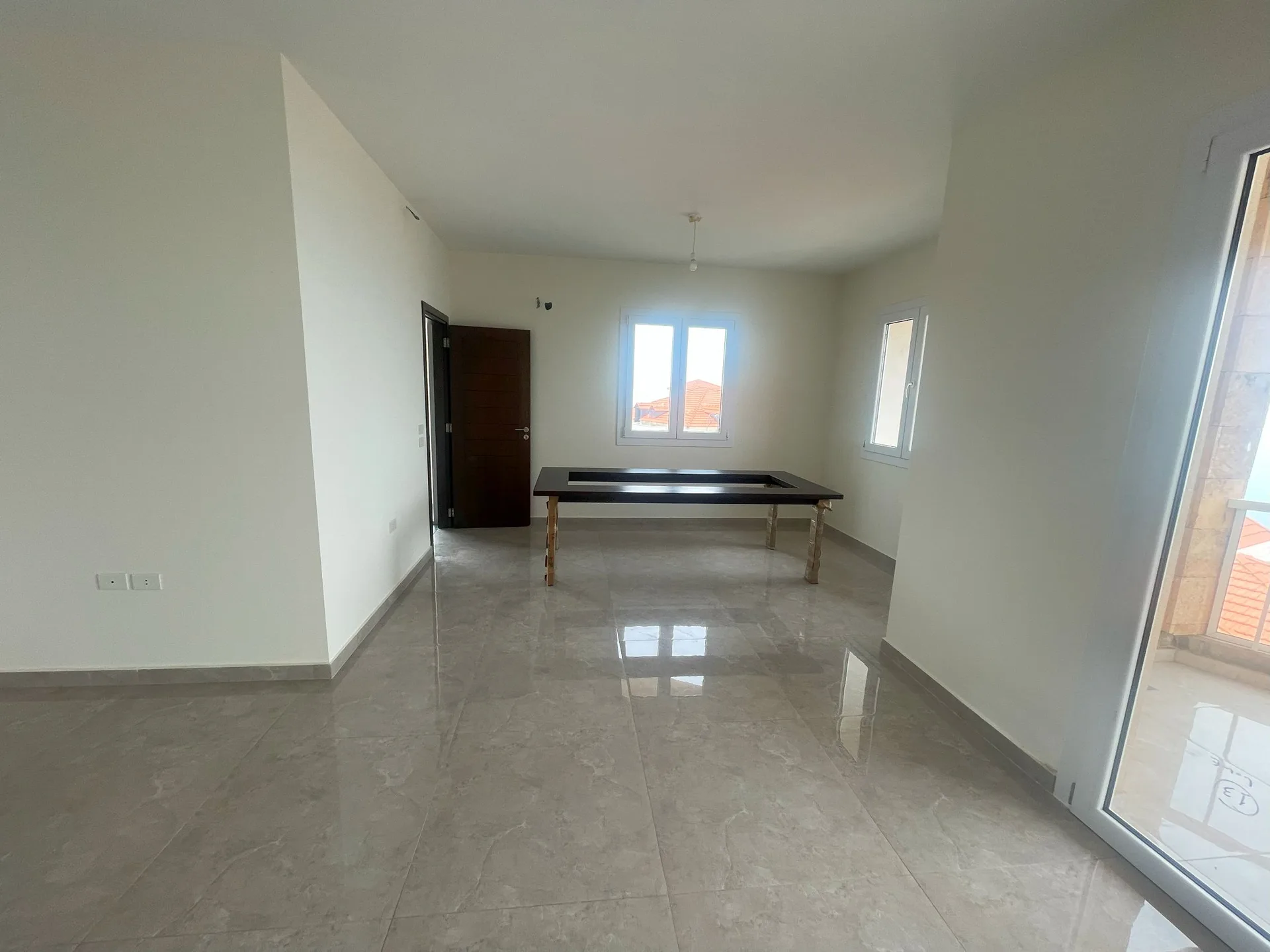 Spacious Apartment for Sale – Halat — الصورة 3
