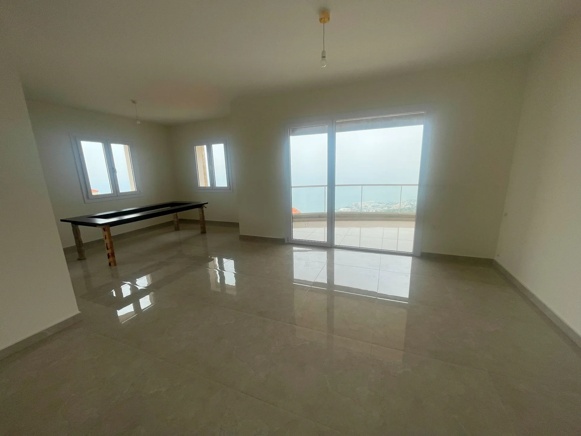 Spacious Apartment for Sale – Halat — الصورة 5