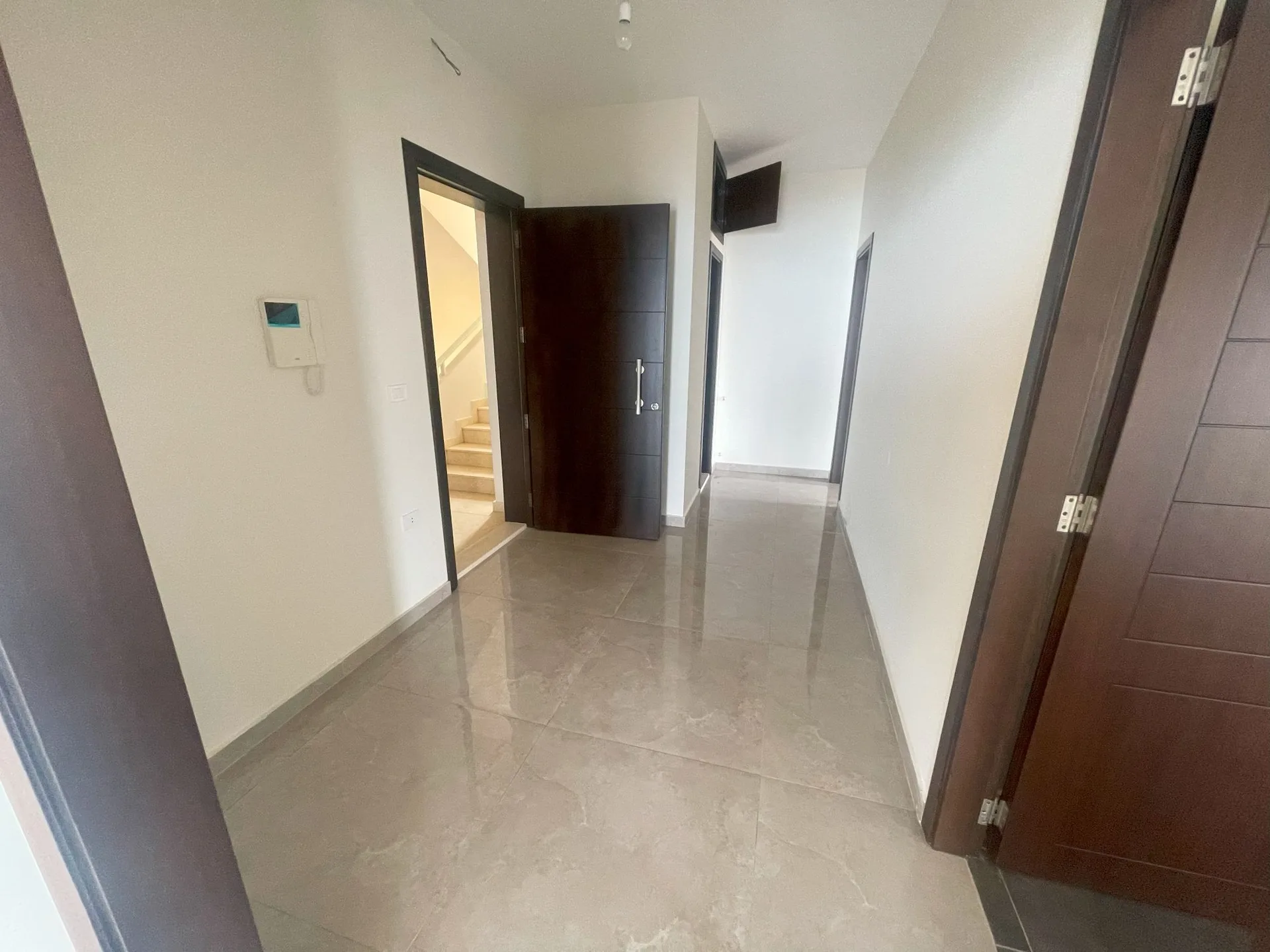 Spacious Apartment for Sale – Halat — الصورة 2
