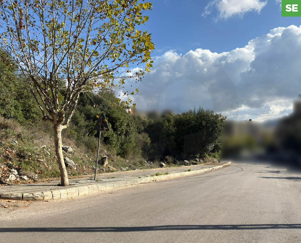 Land Located near Saint Nicholas church in Ballouneh — الصورة 1