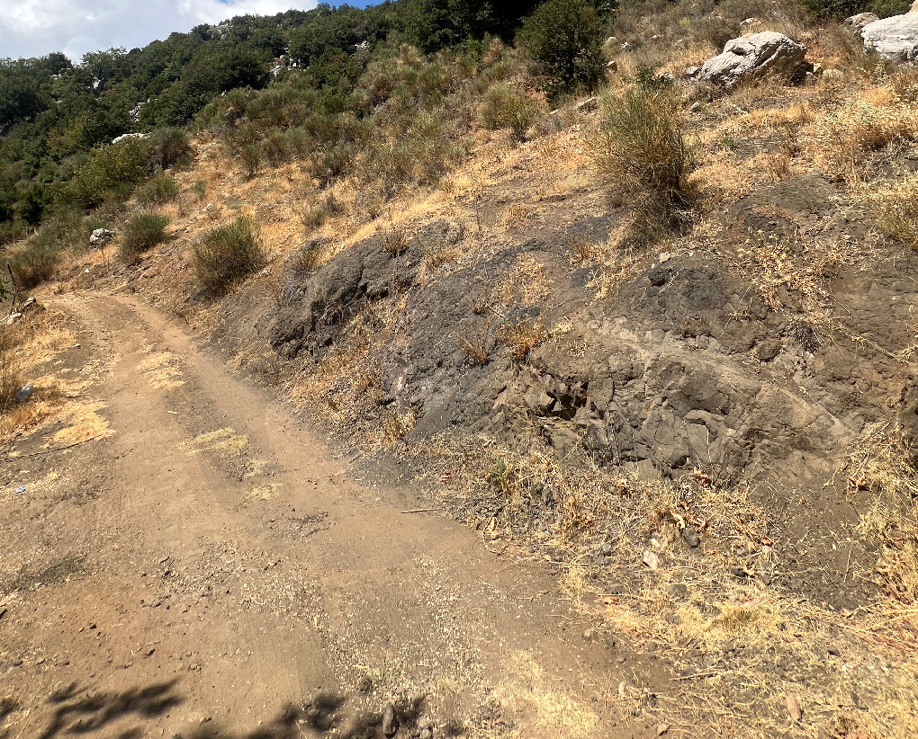 A 2,100 sqm plot of land in Qartaba, Lebanon — الصورة 2
