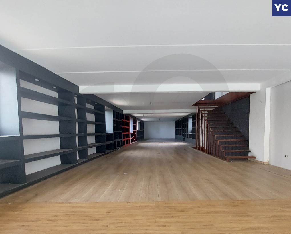Showroom/Aamchit, Jbeil / easy access