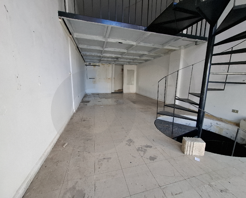 This prime 3-story shop in Mastita, Jbeil offers a fantastic investment opportunity. — photo 2