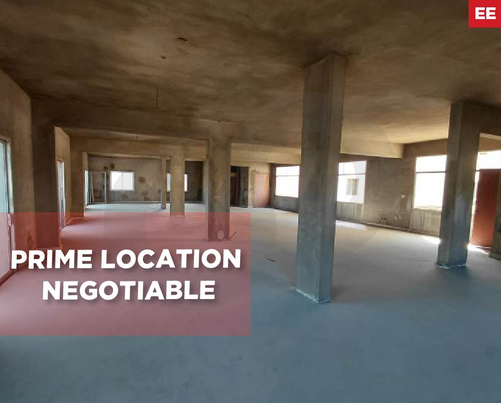 Spacious, prime location, dora highway