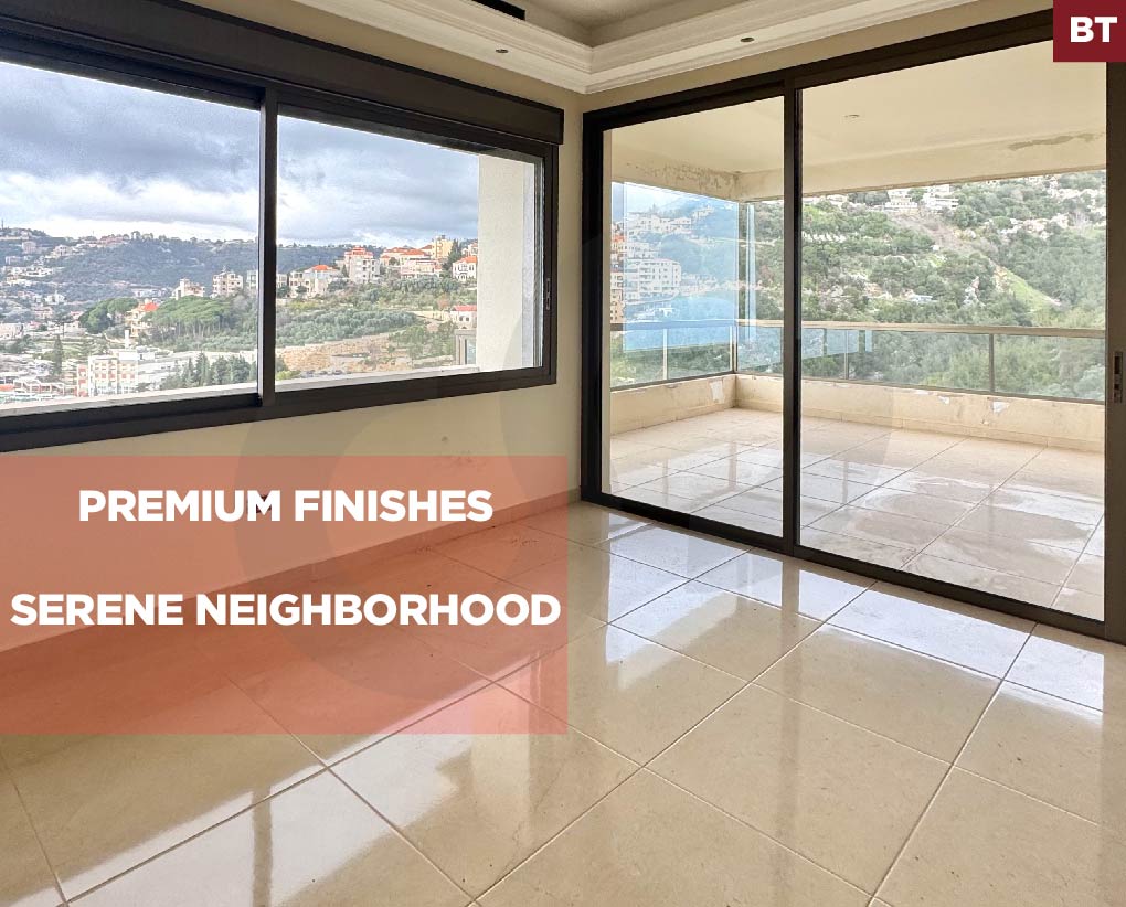 Premium living in a very high-end, perfectly maintained building with panoramic views.