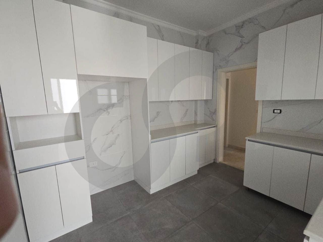 A spacious 250 sqm apartment for rent/well-maintained home/newly renovated interiors/ACHRAFIYEH-BEIRUT — الصورة 3