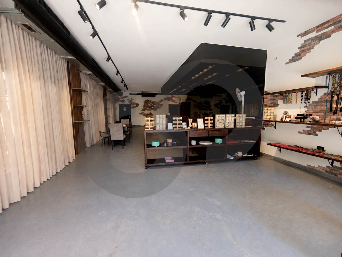 Fully Decorated 120 sqm Shop for Rent on Badaro Main Street – Coffee Shop Ready — الصورة 2