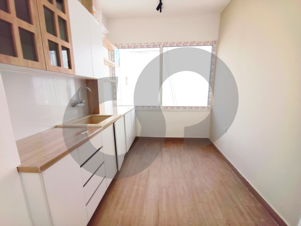 RENOVATED/ highly desirable location/calm area in Ain El Remmaneh,BAABDA — الصورة 2