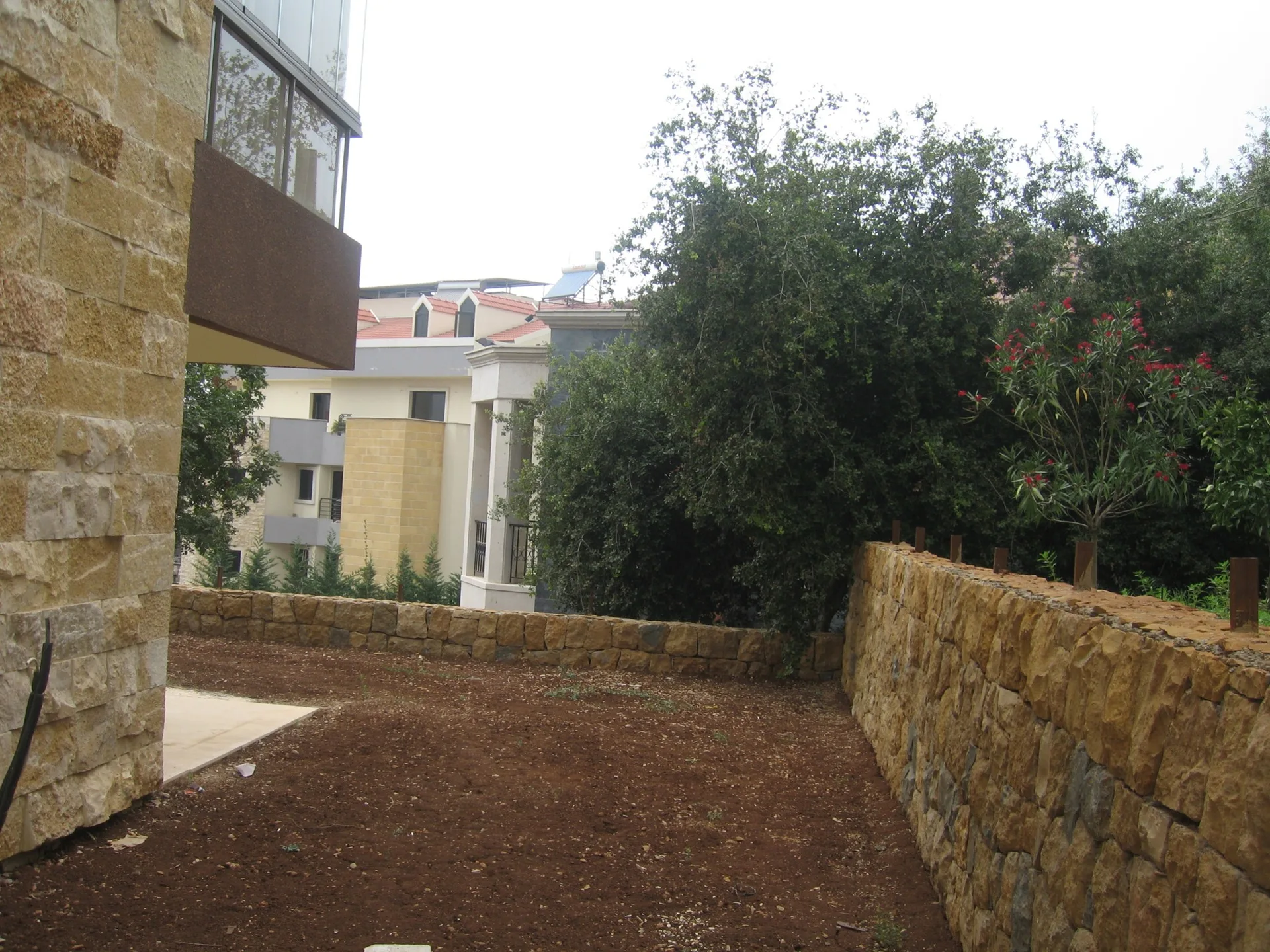 Apartment for Sale in Ballouneh, Lebanon — الصورة 2