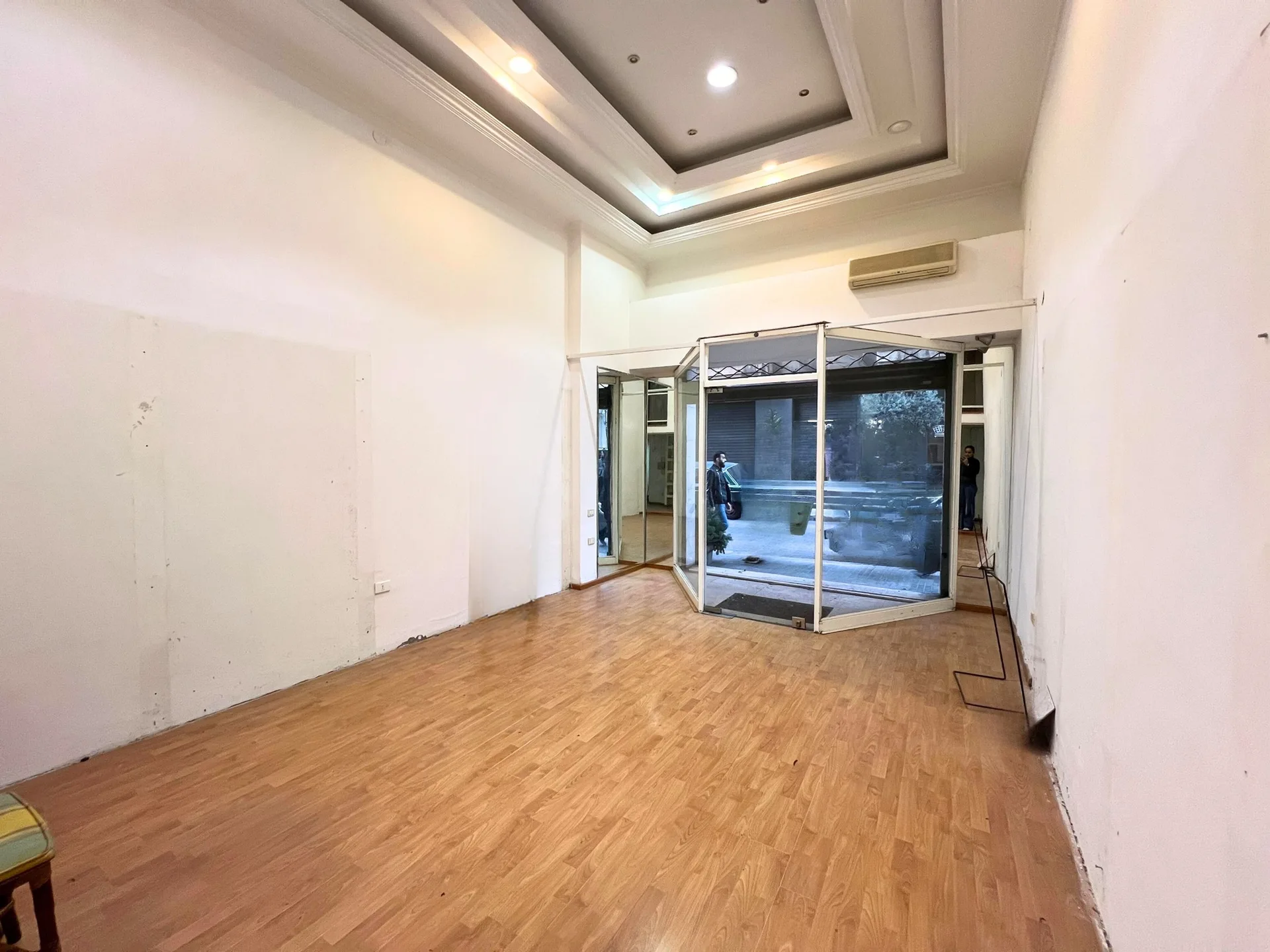 Shop for Rent in Caree d'or, Achrafieh, Beirut, Lebanon